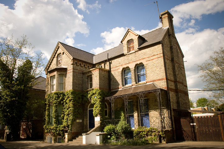 http://www.trinity-travel.ru/education/groups/england/classic-english/cambridge-studio-main-school/foto2.jpg